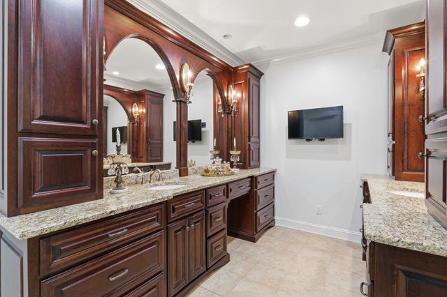 1192 Austin Cir, Lawrenceburg, TN 38464