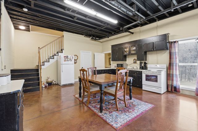 1192 Austin Cir, Lawrenceburg, TN 38464