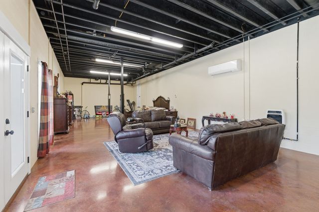 1192 Austin Cir, Lawrenceburg, TN 38464