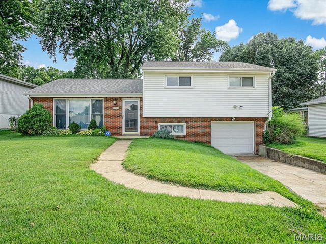 3608 Apple Orchard Lane, St Louis, MO 63125