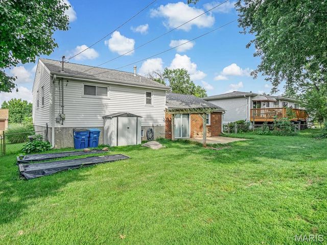 3608 Apple Orchard Lane, St Louis, MO 63125