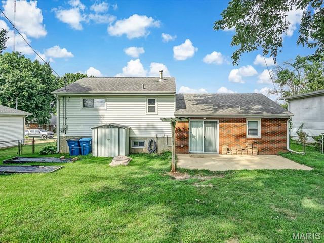 3608 Apple Orchard Lane, St Louis, MO 63125