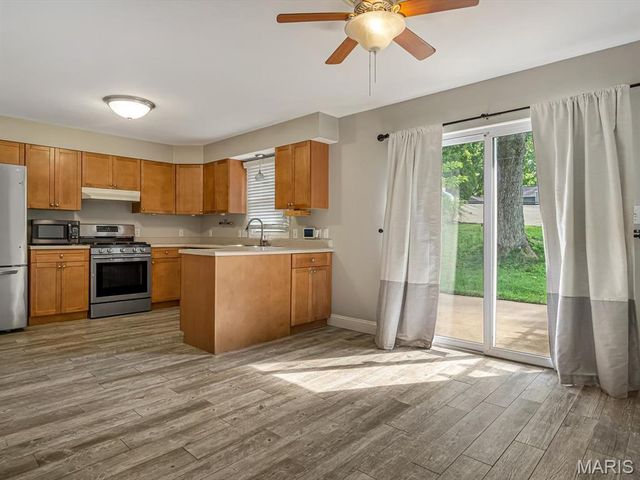 3608 Apple Orchard Lane, St Louis, MO 63125