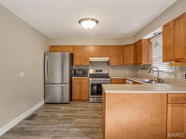 3608 Apple Orchard Lane, St Louis, MO 63125