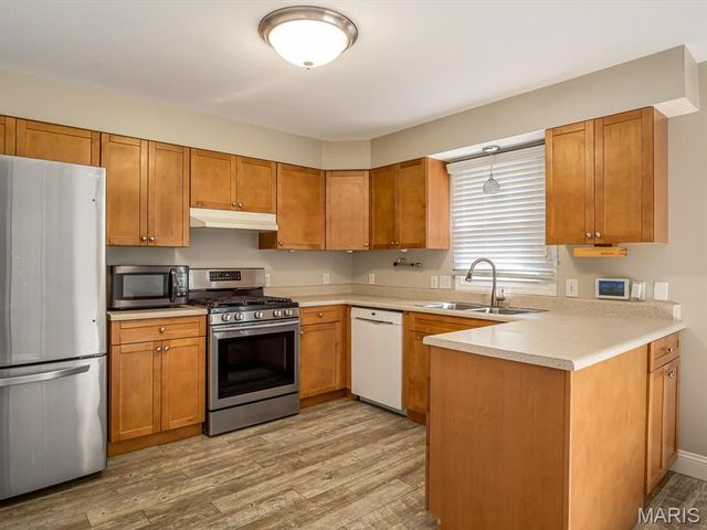 3608 Apple Orchard Lane, St Louis, MO 63125