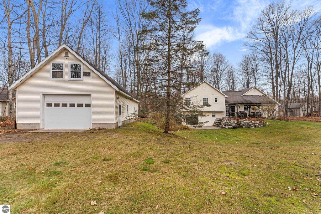 Image 2 of property listing at 9685 Woodys Run, Traverse City, MI 49684