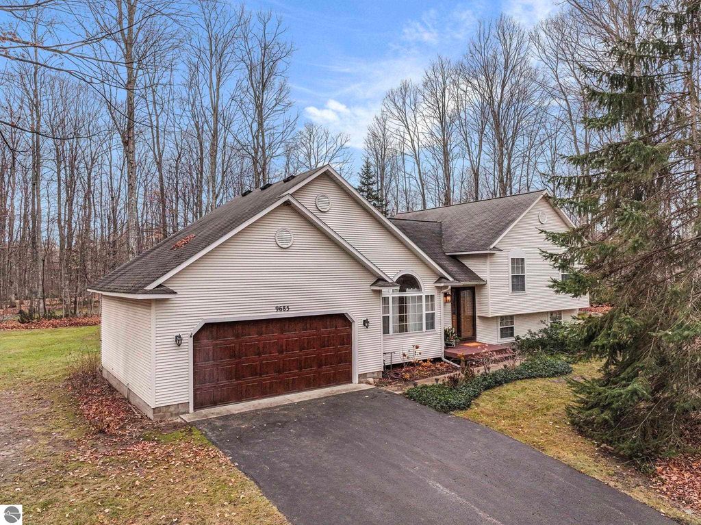 Image 3 of property listing at 9685 Woodys Run, Traverse City, MI 49684