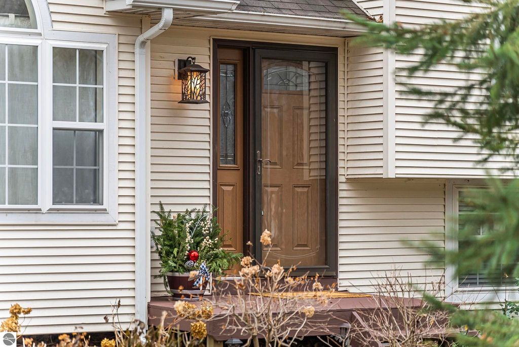 Image 9 of property listing at 9685 Woodys Run, Traverse City, MI 49684