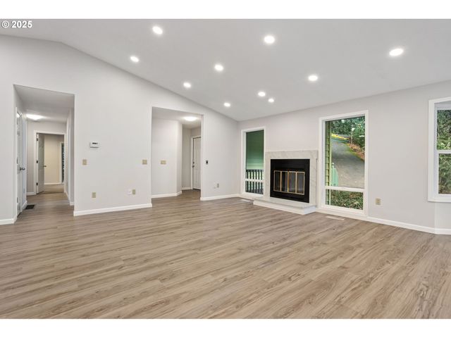 6647 Se 122ND Ave, Portland, OR 97236