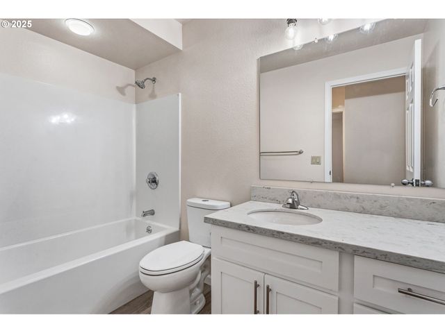 6647 Se 122ND Ave, Portland, OR 97236