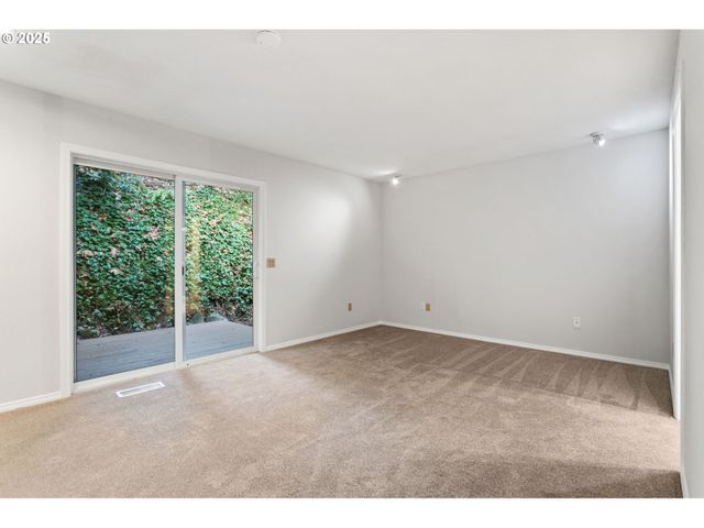 6647 Se 122ND Ave, Portland, OR 97236