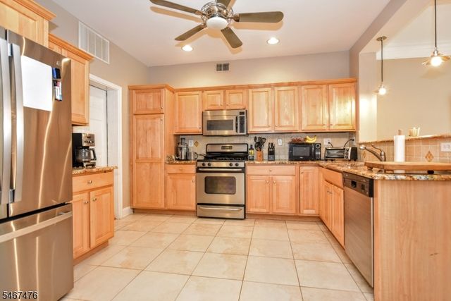 31 Barrister St, Clifton City, NJ 07013