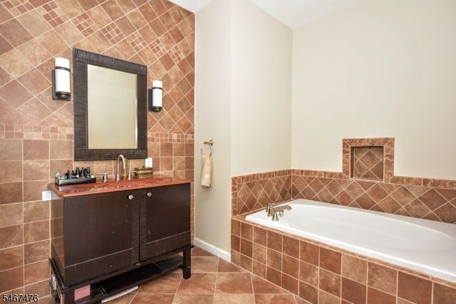 31 Barrister St, Clifton City, NJ 07013