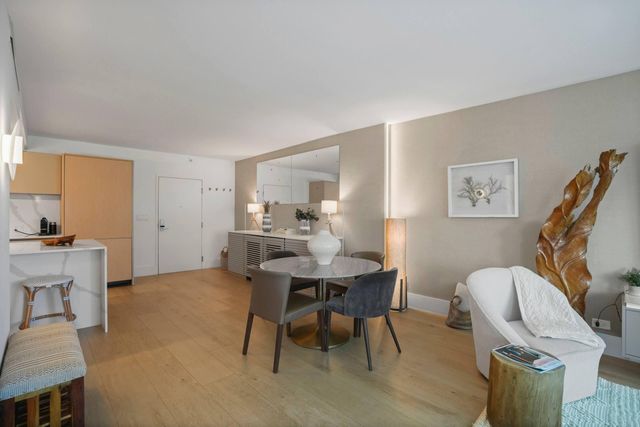 2301 COLLINS Avenue 407, Miami Beach, FL 33139