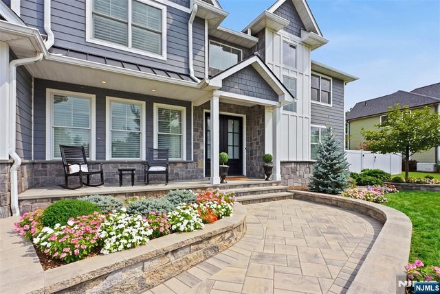 2 Churchill Court, Paramus, NJ 07652