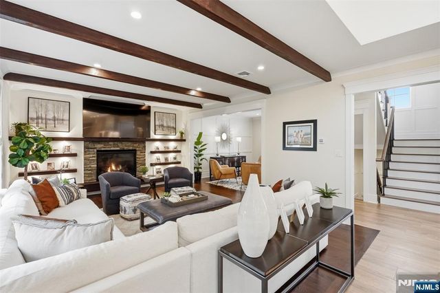 2 Churchill Court, Paramus, NJ 07652