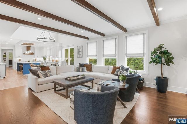 2 Churchill Court, Paramus, NJ 07652