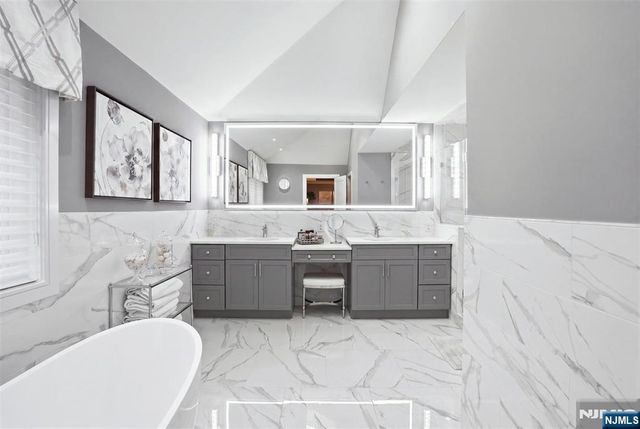 2 Churchill Court, Paramus, NJ 07652