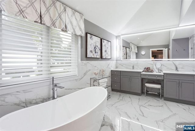 2 Churchill Court, Paramus, NJ 07652