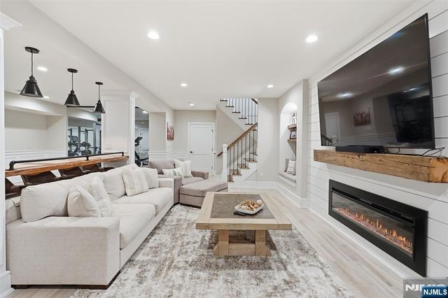 2 Churchill Court, Paramus, NJ 07652