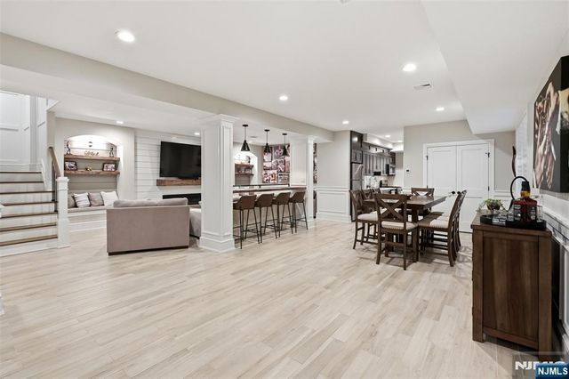 2 Churchill Court, Paramus, NJ 07652