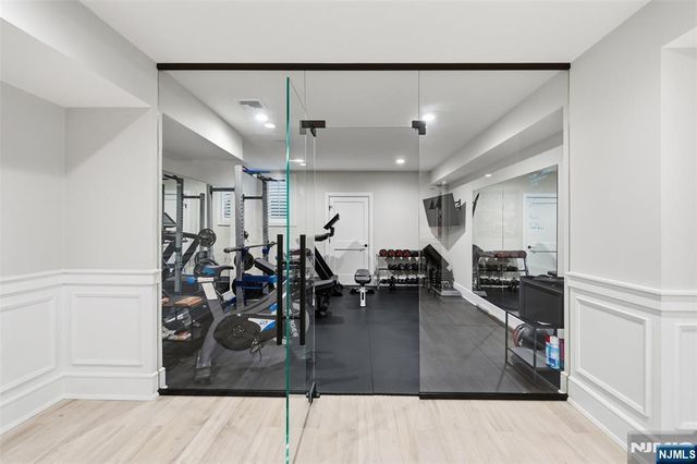 2 Churchill Court, Paramus, NJ 07652
