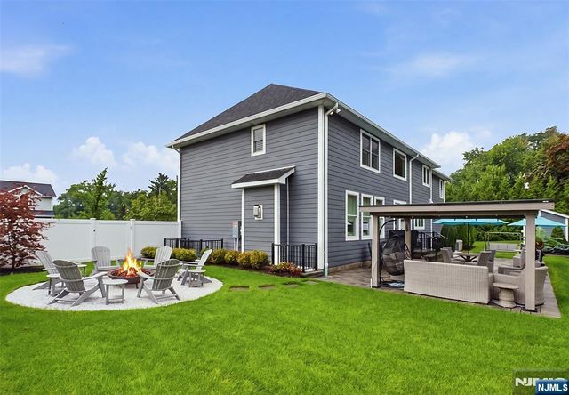 2 Churchill Court, Paramus, NJ 07652