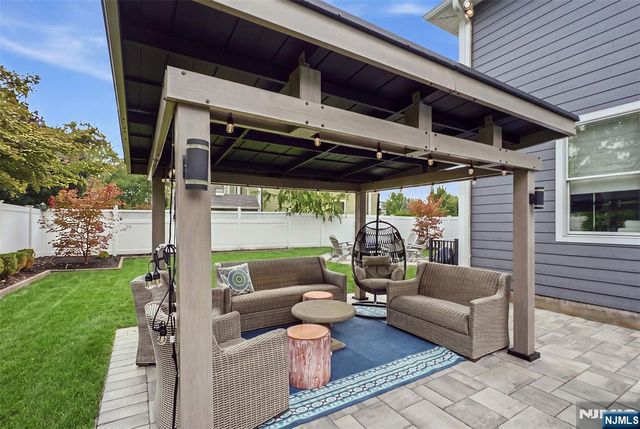 2 Churchill Court, Paramus, NJ 07652