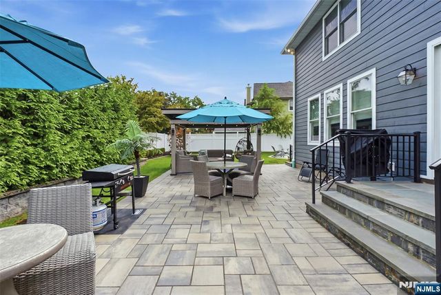 2 Churchill Court, Paramus, NJ 07652