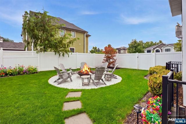 2 Churchill Court, Paramus, NJ 07652