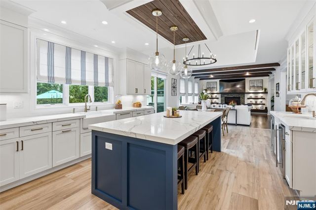 2 Churchill Court, Paramus, NJ 07652