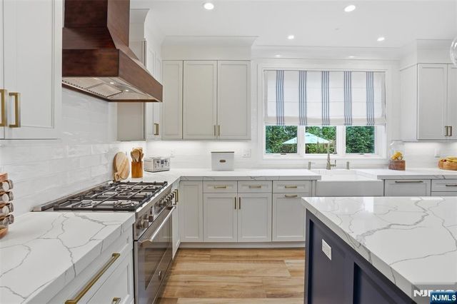 2 Churchill Court, Paramus, NJ 07652