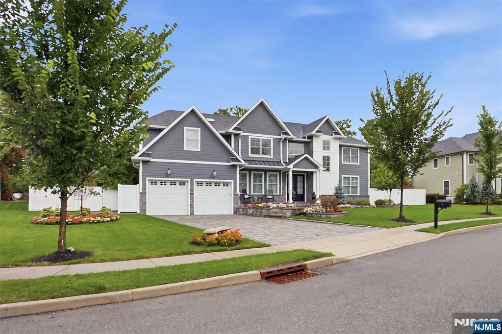 2 Churchill Court, Paramus, NJ 07652