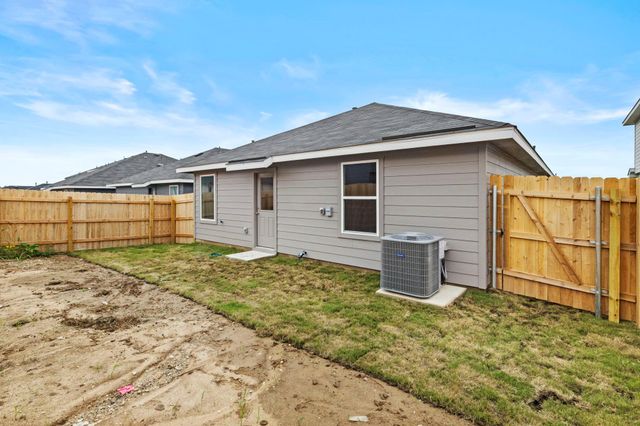 417 Low Pasture TRL, Maxwell, TX 78656