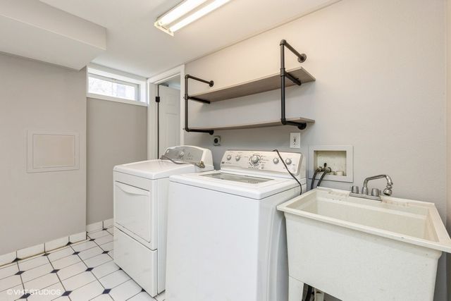 2510 Sherwood Drive, Des Moines, IA 50310