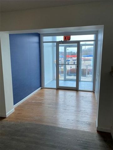 1720 Valley View Rd, Hermitage, PA 16148