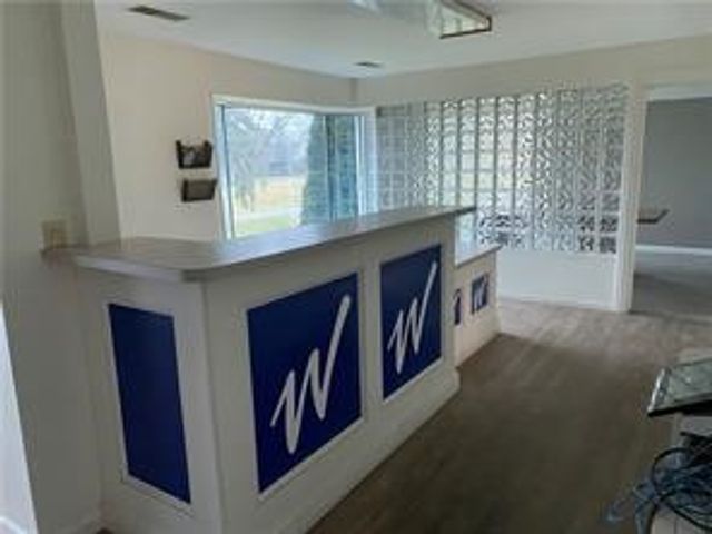 1720 Valley View Rd, Hermitage, PA 16148