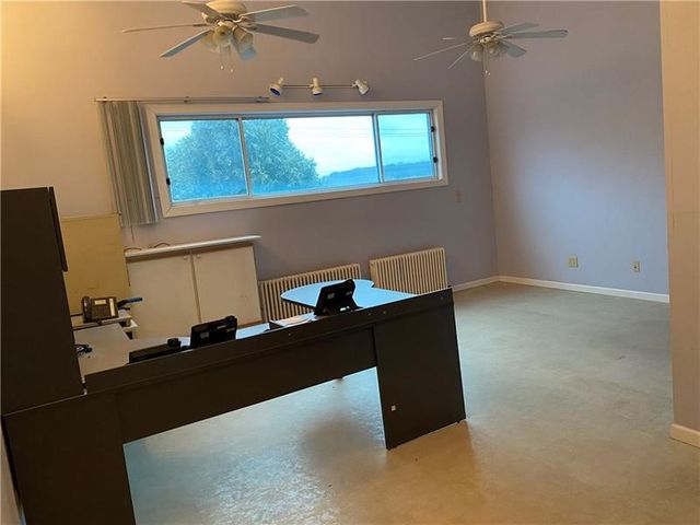 1720 Valley View Rd, Hermitage, PA 16148