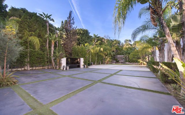 900 N HILLCREST Road, Beverly Hills, CA 90210