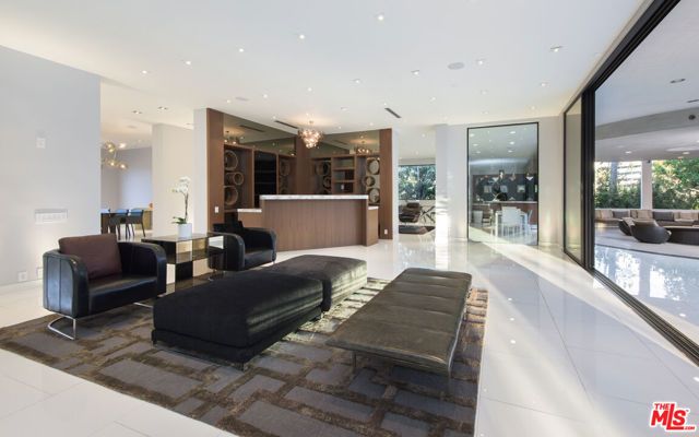 900 N HILLCREST Road, Beverly Hills, CA 90210