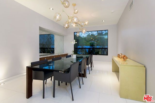 900 N HILLCREST Road, Beverly Hills, CA 90210