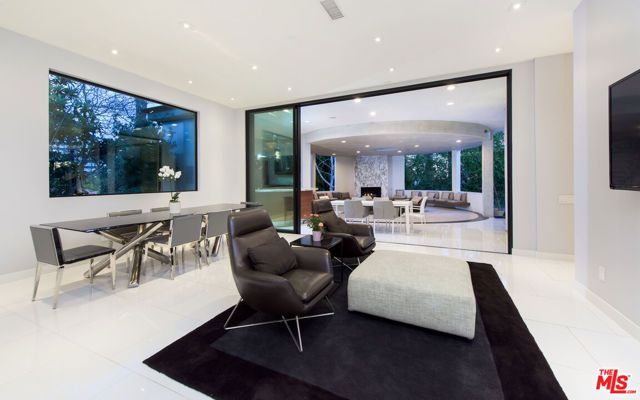 900 N HILLCREST Road, Beverly Hills, CA 90210