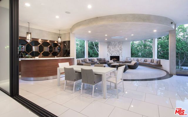 900 N HILLCREST Road, Beverly Hills, CA 90210
