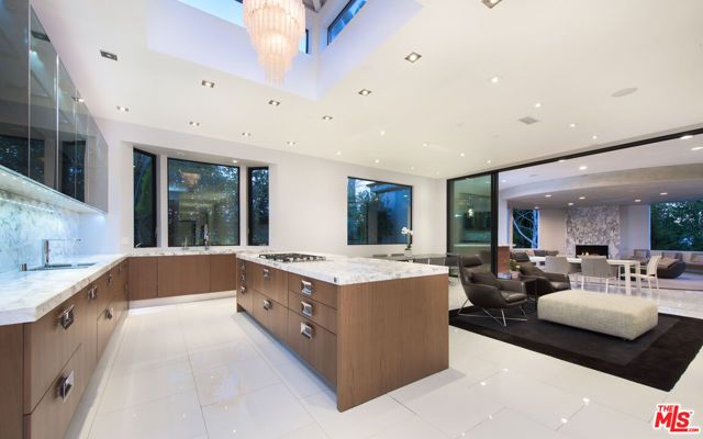 900 N HILLCREST Road, Beverly Hills, CA 90210
