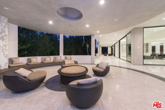 900 N HILLCREST Road, Beverly Hills, CA 90210