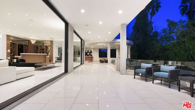 900 N HILLCREST Road, Beverly Hills, CA 90210