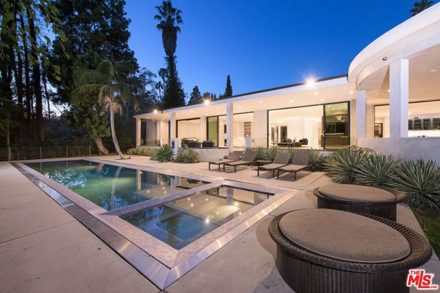 900 N HILLCREST Road, Beverly Hills, CA 90210