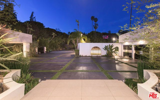 900 N HILLCREST Road, Beverly Hills, CA 90210