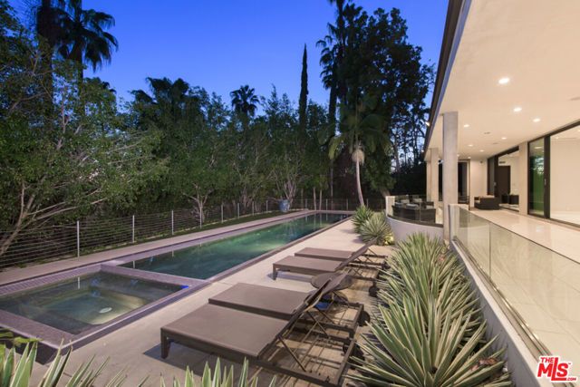900 N HILLCREST Road, Beverly Hills, CA 90210