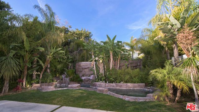 900 N HILLCREST Road, Beverly Hills, CA 90210